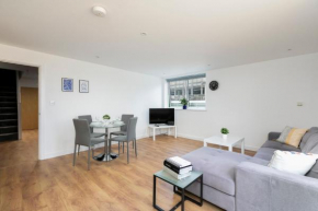 4 Bed Luxury Apartment with Balcony + Parking, Enfield Town